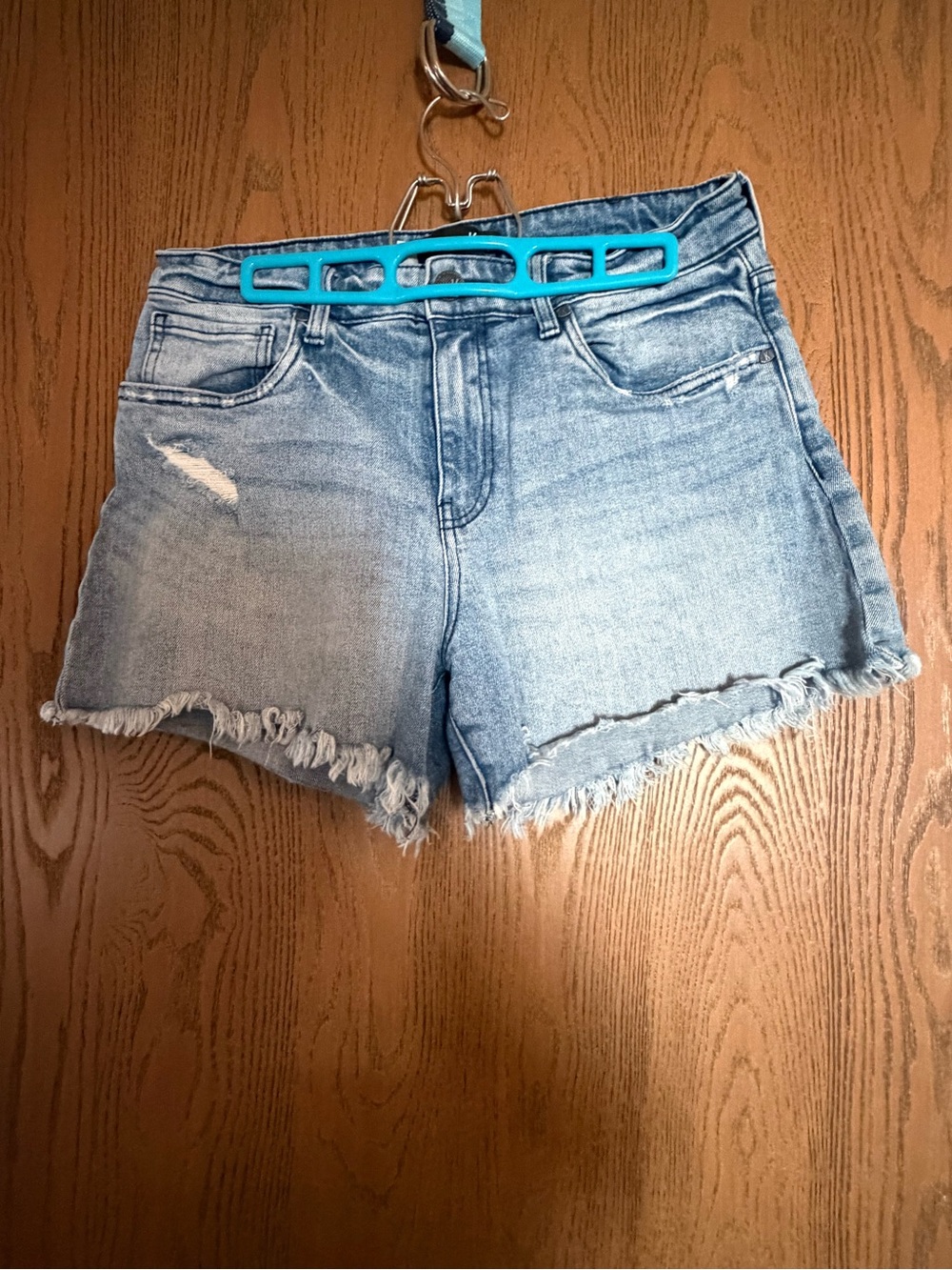 Kut from the Kloth Women’s Distressed Jane short